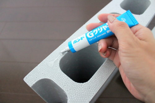 100均の商品で作れちゃう！小型犬におすすめ「あご乗せ付きソファ」をDIY